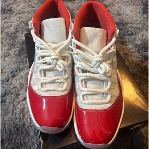 Air Jordan 11 retro men size 8.5